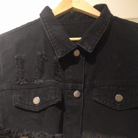 Super Cropped Frayed Black Denim Jacket - Picture 2 of 4